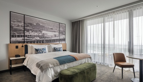 Premium King Suite