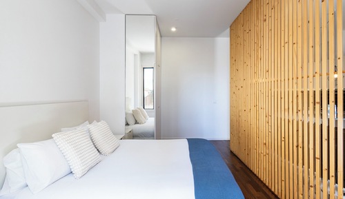 Standard Studio, Balcony