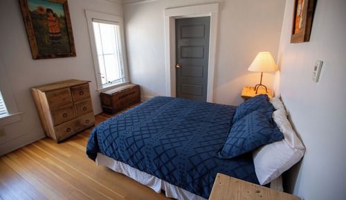 Comfort Room, 1 Queen Bed, Lake View