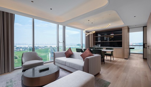 Suite (Dining Area)