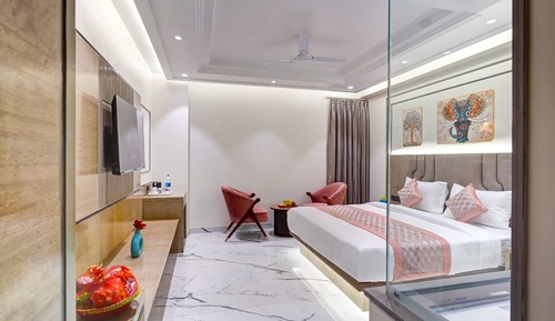 Executive Suite With Bathtub