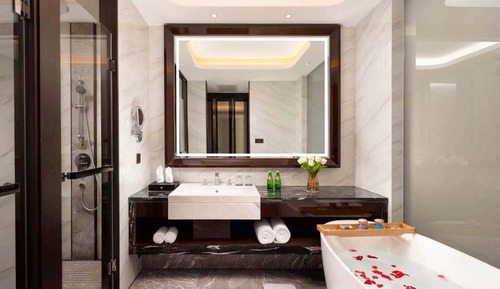 Executive Suite, City View