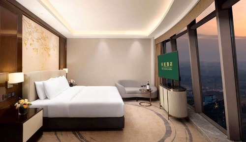 Business Suite, City View