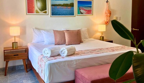 Design Room, 1 King Bed, Private Bathroom, Courtyard View