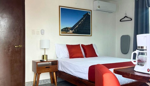 Design Room, 1 King Bed, Private Bathroom, City View