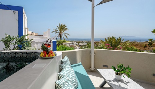 Deluxe Suite, Jetted Tub