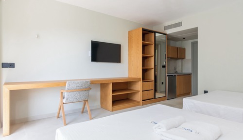Junior Room, 2 Queen Beds, Balcony, Partial Sea View