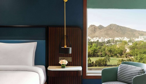 Superior Room 1 King Bed