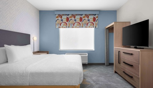 Suite, 1 King Bed, Accessible (Hearing)