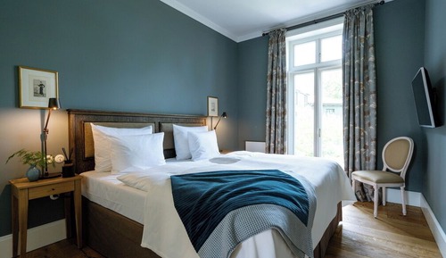 Deluxe Suite, Lake View