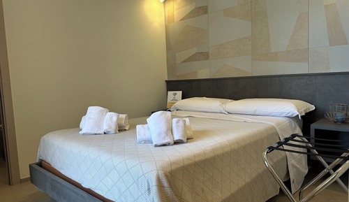 Classic Room, 1 Queen Bed, Private Bathroom, Ground Floor