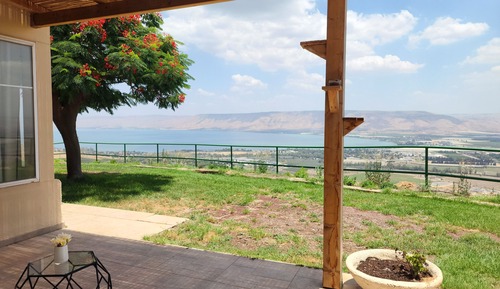 Comfort Suite, Patio, Lake View