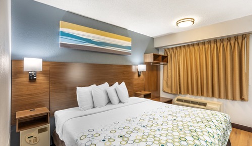 Studio, 1 King Bed, Non Smoking