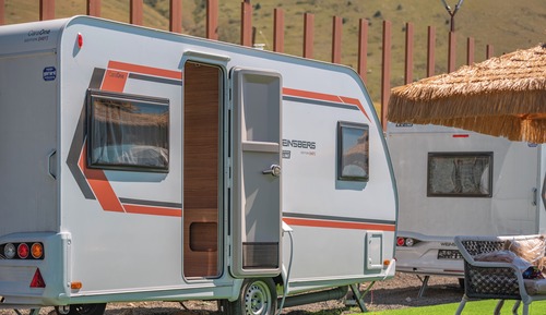 Standard Mobile Home, Lake View