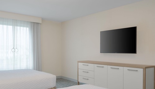 Suite, 2 Queen Beds, Accessible, Bathtub