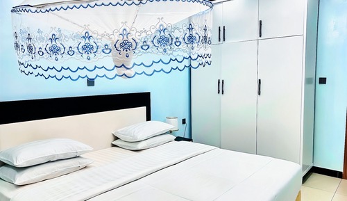 Room, Balcony