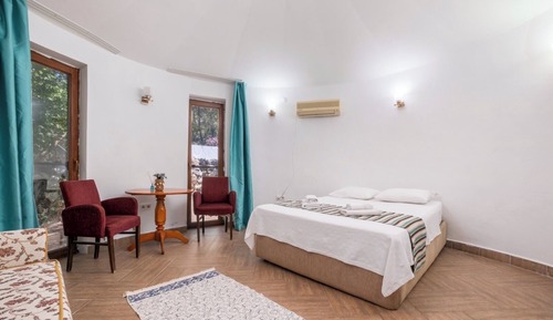Economy Triple Room, Courtyard View