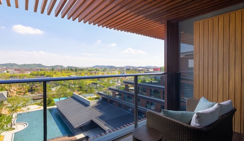 Executive Room, 1 King Bed, Balcony, Garden View