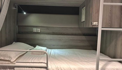 Upper Decker in Mixed Room (Common)