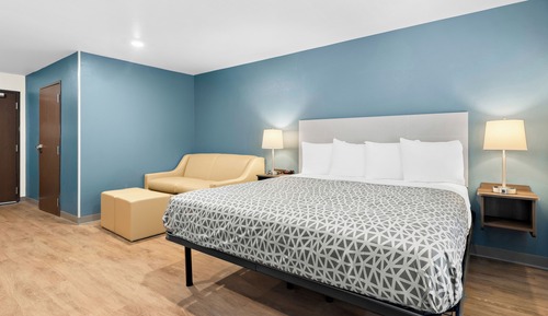 Suite, 1 King Bed, Accessible, Non Smoking