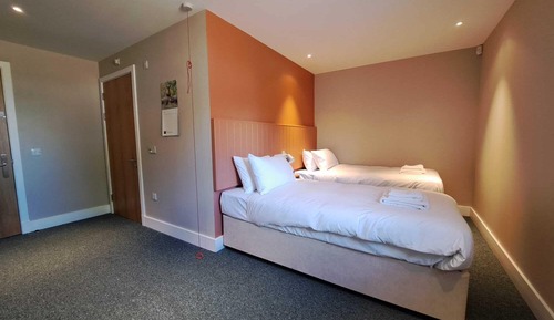 Comfort Room, Hill View