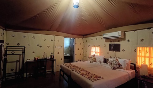 GLAMPING TENT