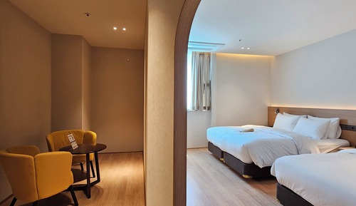 Signature Twin Room