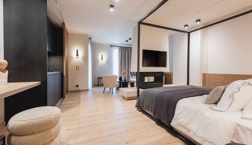 Executive Suite with Mountain View