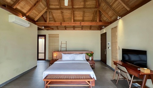 Luxury Sea Front Villa One Bed