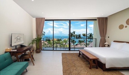 Deluxe Sea Side One Bed with Bathtub
