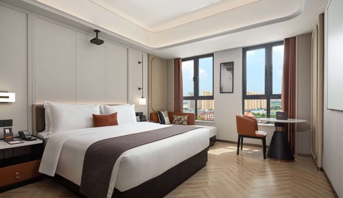 Deluxe Room, 1 King Bed, Non Smoking, City View