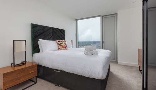 Classic Apartment, 2 Bedrooms, City View