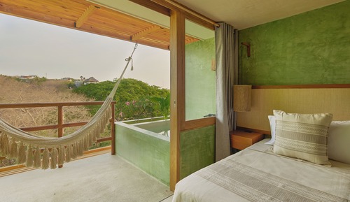 Deluxe suite king balcony/plunge pool