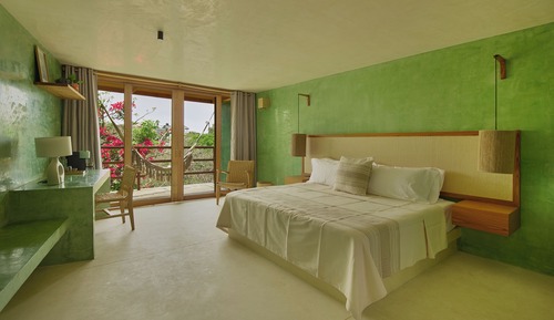 Deluxe suite king bathtub/balcony
