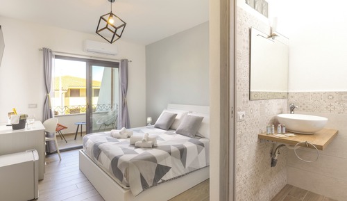 Design Double or Twin Room, Private Bathroom, Courtyard View