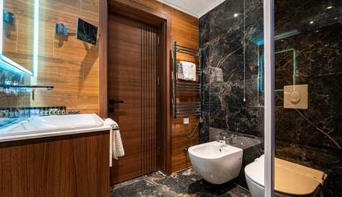 Luxury Apartment, Lake View