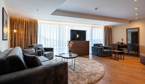 Suite, Balcony, Lake View