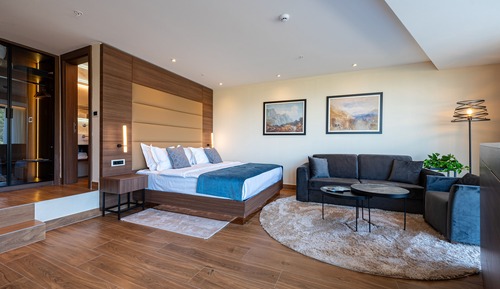 Suite, Balcony, Lake View