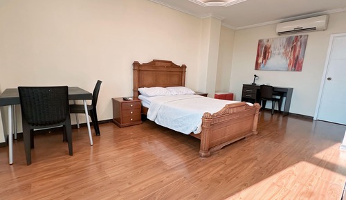 Executive Suite, Kitchenette, City View