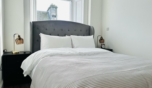 Signature Apartment, 1 Queen Bed, Non Smoking, Private Bathroom