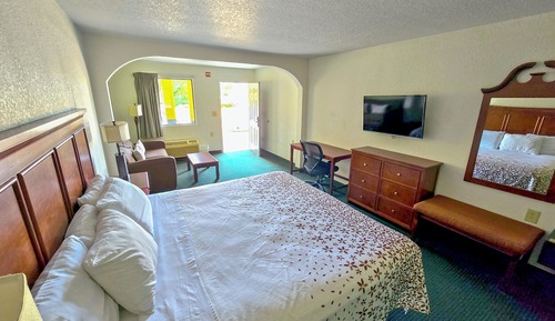 Suite 1 King with Sofa Bed Non Smoking