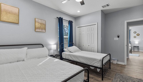 House (4 Bedrooms)