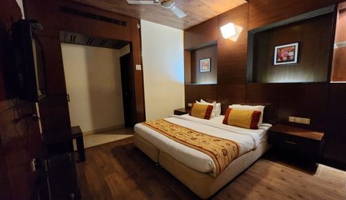 Elite Cabin
