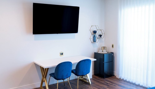 Rhapsody in Blue: Deluxe King, Ocean View