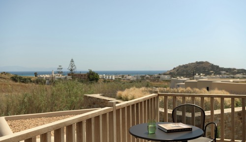 Adjoining Sea View Maisonette
