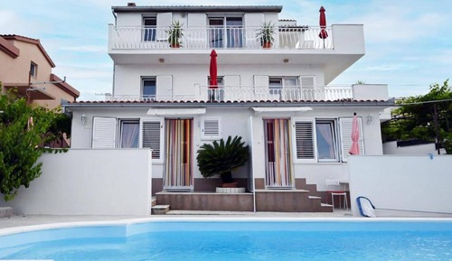 Apartment (Two Bedroom Apartment with Balcony an)