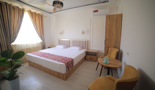 Economy Room, 1 King Bed, City View