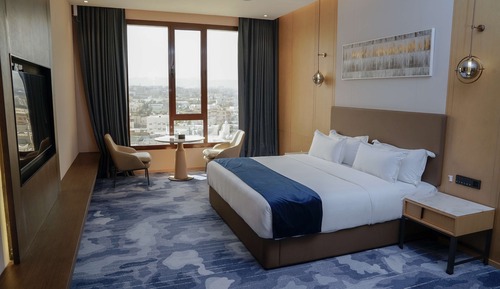 Executive Suite, 1 King Bed, Non Smoking (Living Room)
