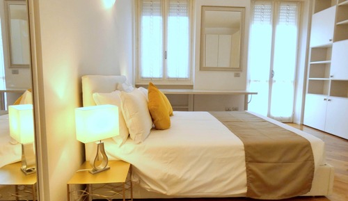 Luxury Apartment, 3 bedrooms, (Corso di Porta Romana 52)
