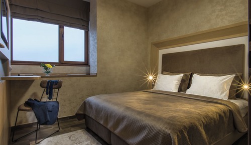 Luxury One-Bedroom Apartment - Corner